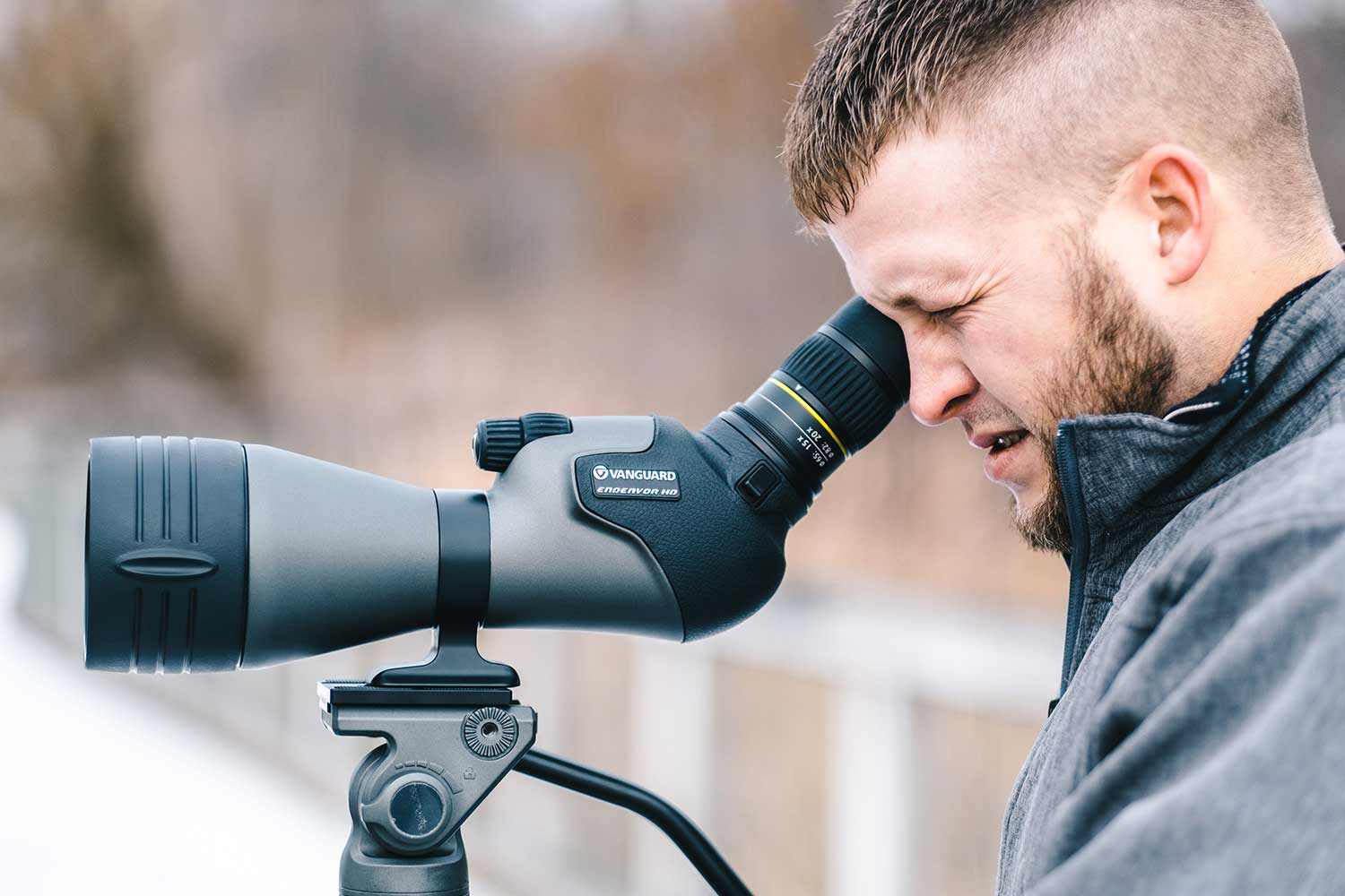 Pack longue vue Vanguard Endeavor 82hd 20-60 x 80 + trépied veo3 go 265hap + kit digiscopie