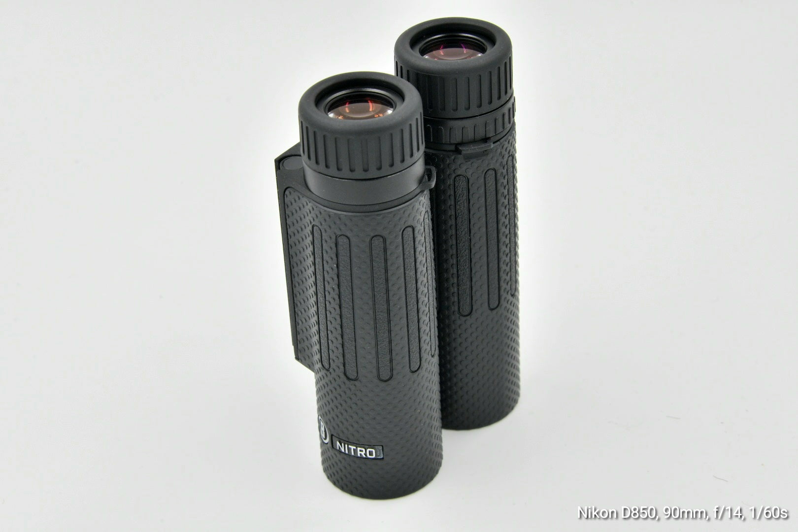 Binocolo Bushnell Nitro 10x25 