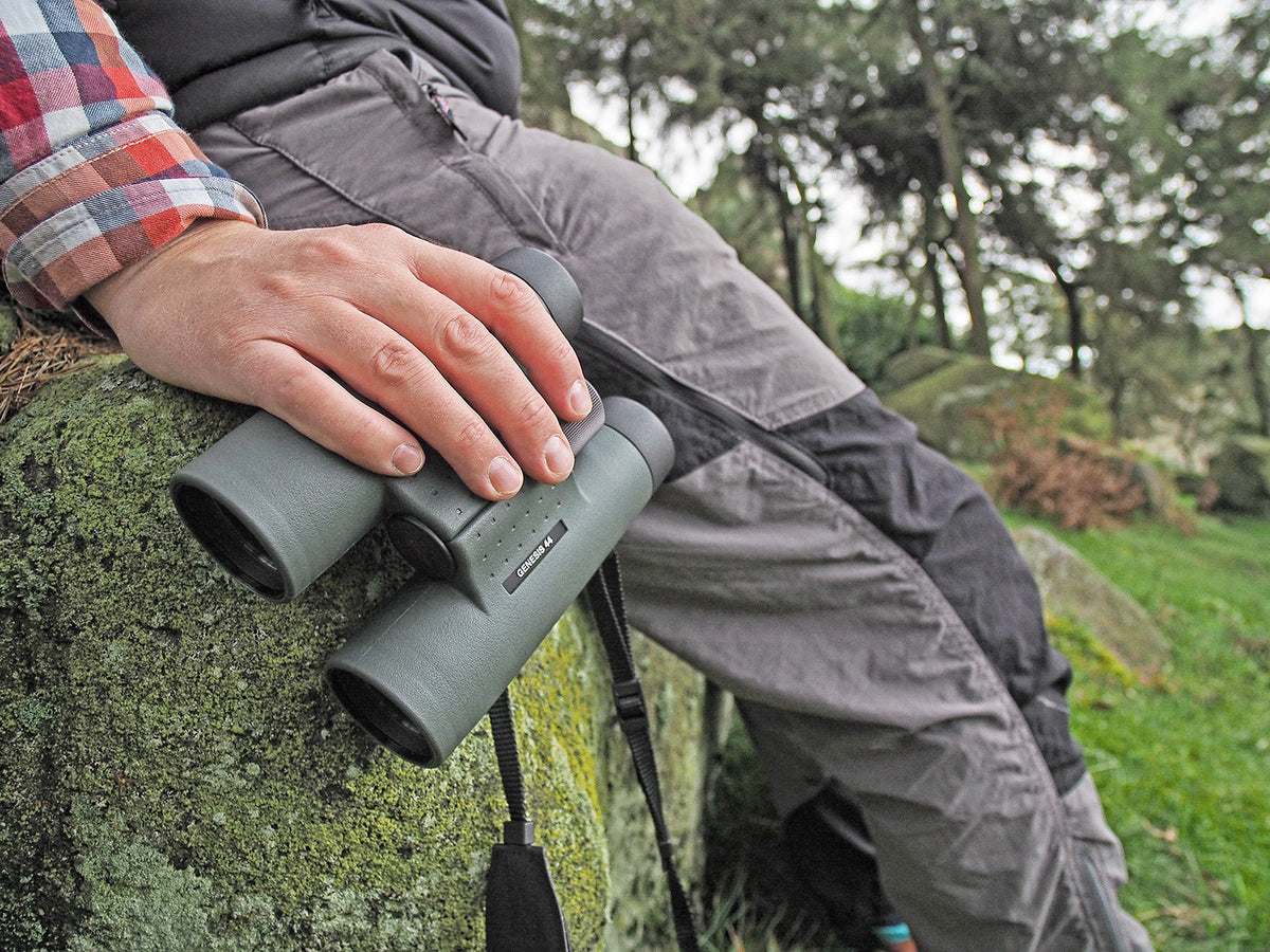 Kowa Genesis XD44 10,5×44 · En main